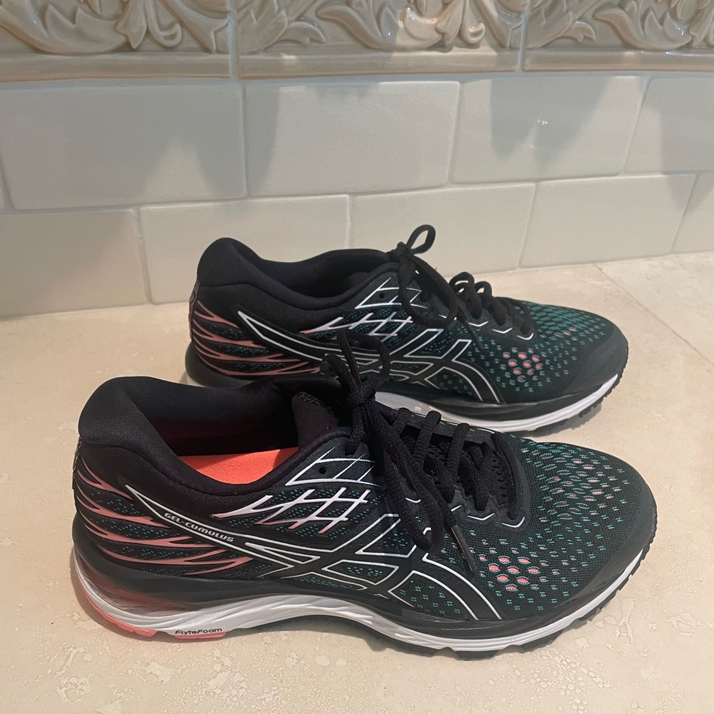 Woman’s ASICS Gel Cumulus 21 Running Shos